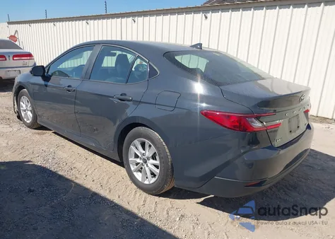 2025 Toyota Camry Le z USA, uszkodzony, nr VIN 4T1DAACK6SU547248
